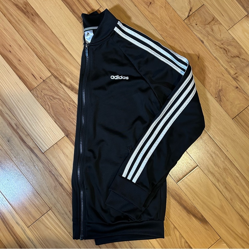 ⭐️Vaca Soon Sale⭐️ Adidas Black and White Sweatshirt with Iconic Stripes